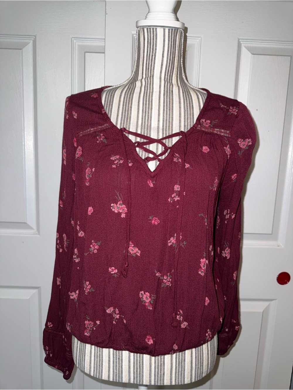 Hollister Burgundy Floral Lace-Up Peasant Boho Blouse Medium